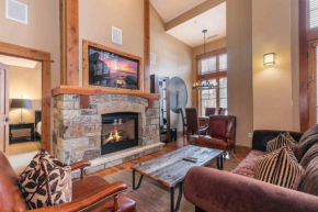 Catamount Lodge 408 by East West Hospitality Truckee